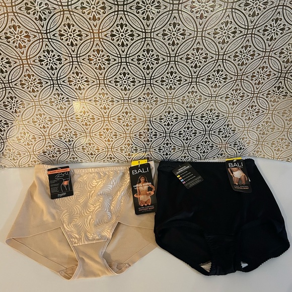 Bali Cream and Black Ultra Control Briefs Medium Fits 8-10. Get both for $22 - Picture 1 of 9